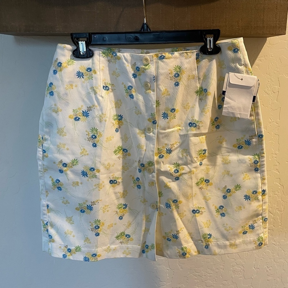 Liz Claiborne SKORT (skirt/short), floral—size 12. LIZ SPORT, NWT•••